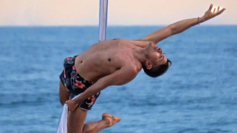 Marco es un reconocido artista circense multidisciplinario